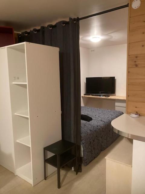 EXIGEHOME-Grand Studio en plein centre de Saint Germain en Laye Extérieur photo